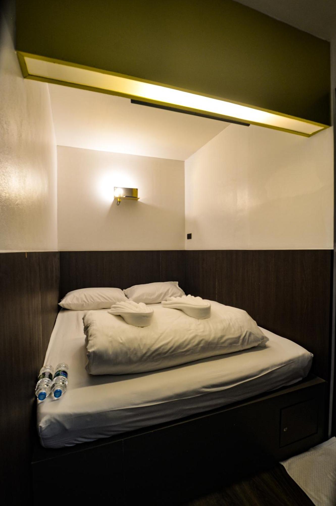 Four Sister Lamoon Hotel กรุงเทพมหานคร ภายนอก รูปภาพ